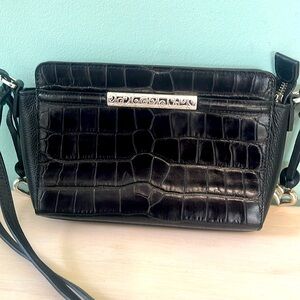 Brighton leather purse with adjustable strap. Black, 2 outside pockets,1 inside